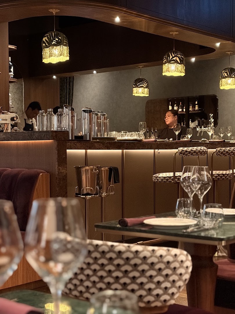 Chouchou: high quality interior atmosphere shot