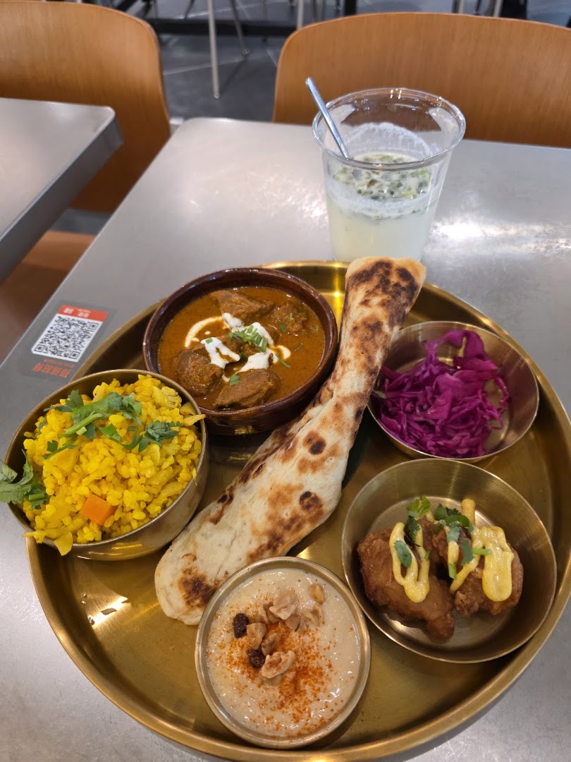 Curry Room: appetizing, high-quality food presentation