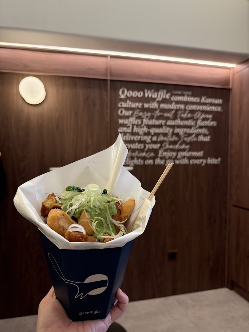OOOO Waffle: appetizing food photo in venue