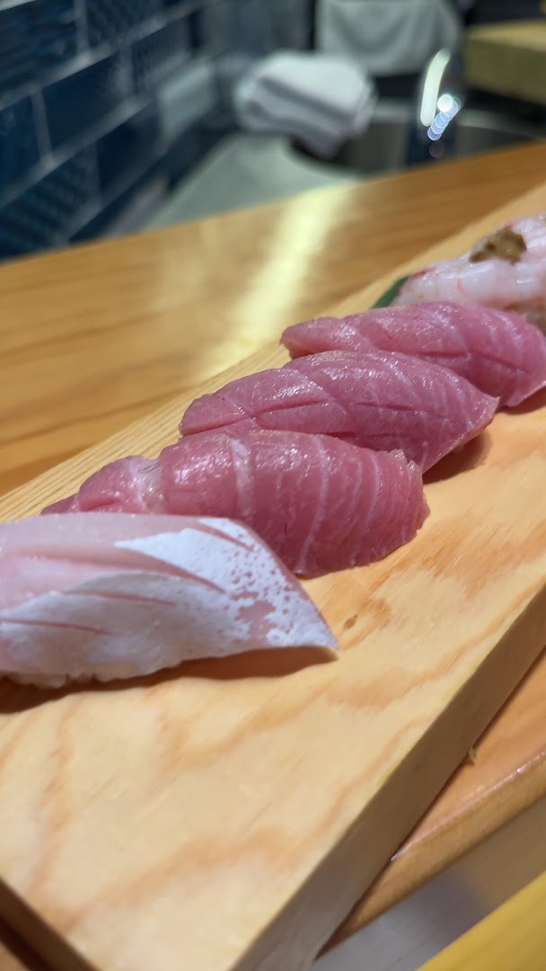 Sushi Raku & Bar: high quality appetizing sushi photo