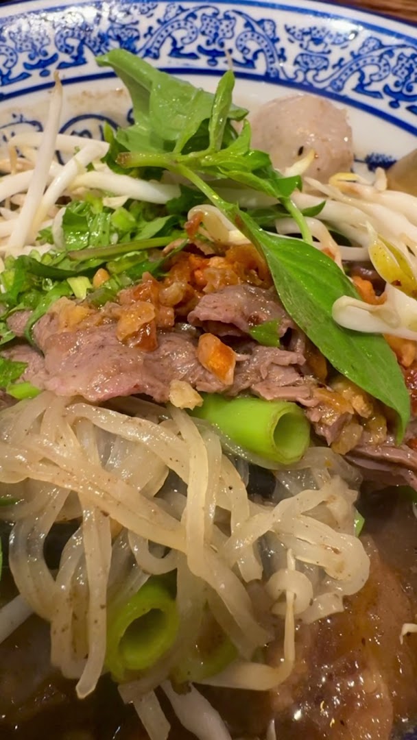 Thong Smith: appetizing close-up of restaurant food