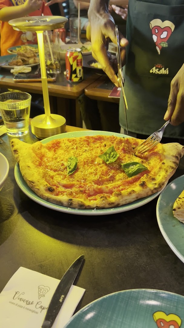 Vincenzo Capuano: appetizing pizza being served professionally