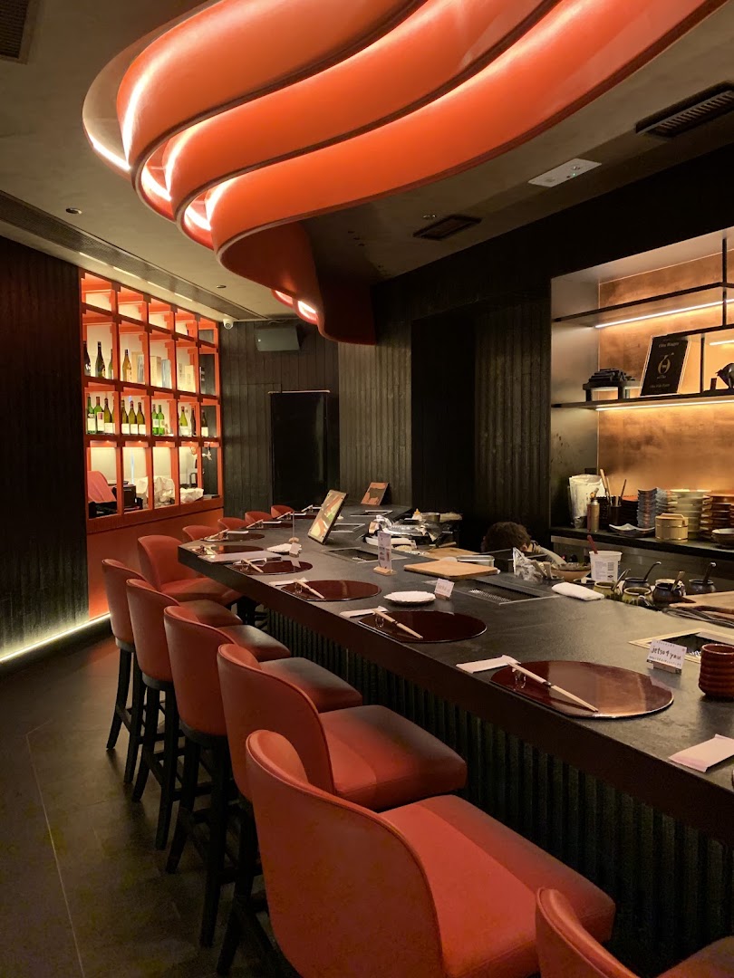Yakiniku Yama Oku: attractive interior and restaurant atmosphere