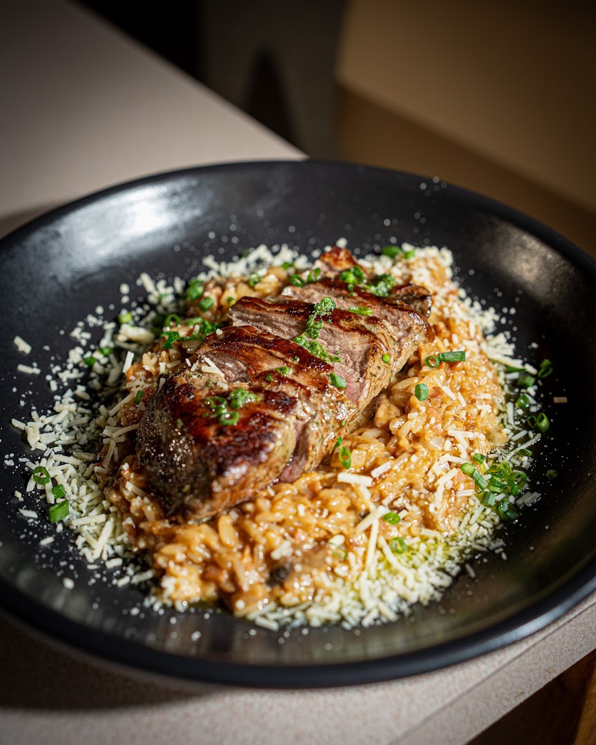 Neom Gastrobar: high quality appetizing food photo