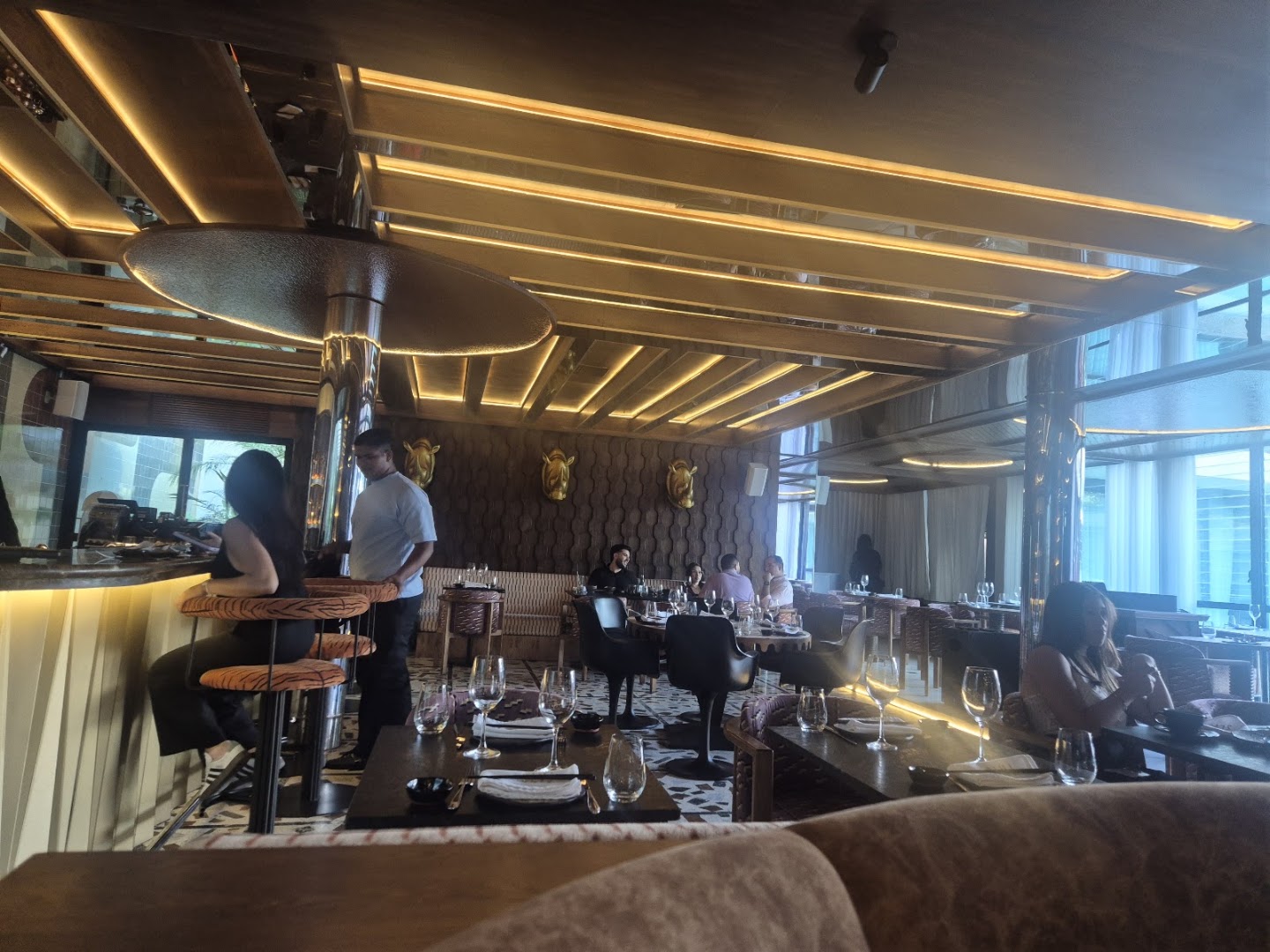 Salvaje Barranquilla: restaurant atmosphere and interior