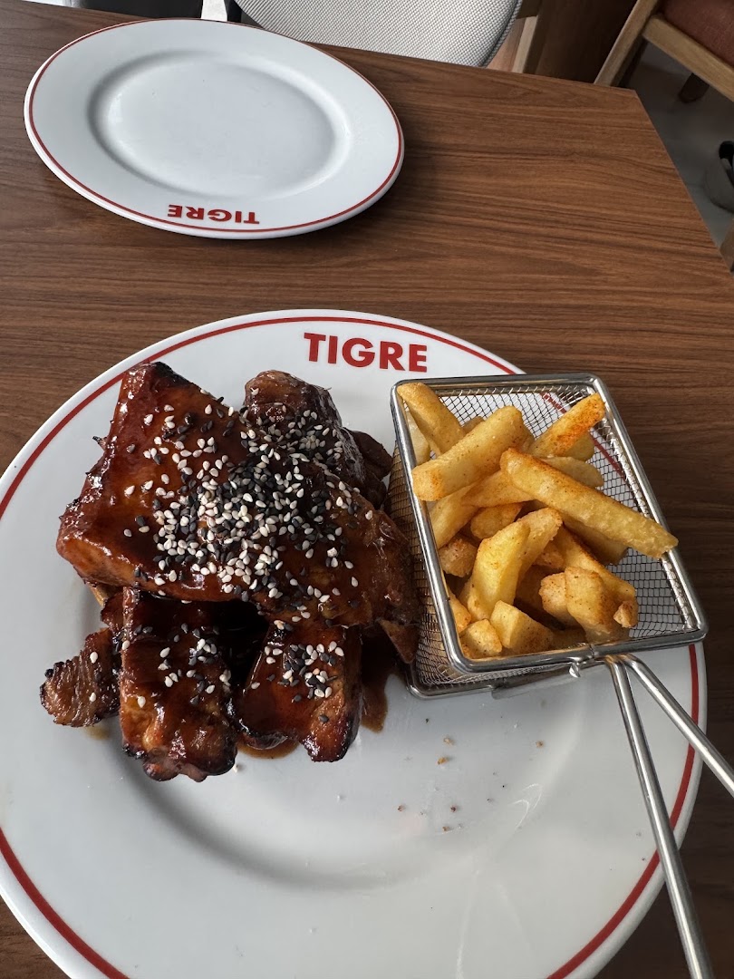 Tigre All Day: appetizing food photo with branding