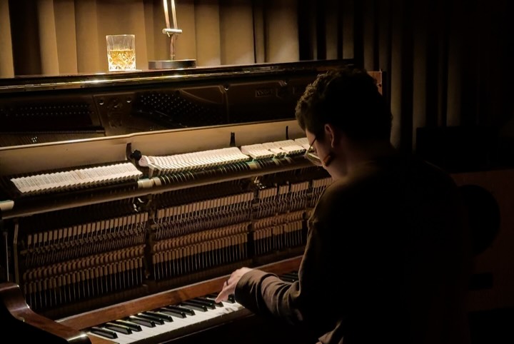 AALTO Bistró: atmospheric photo of live music