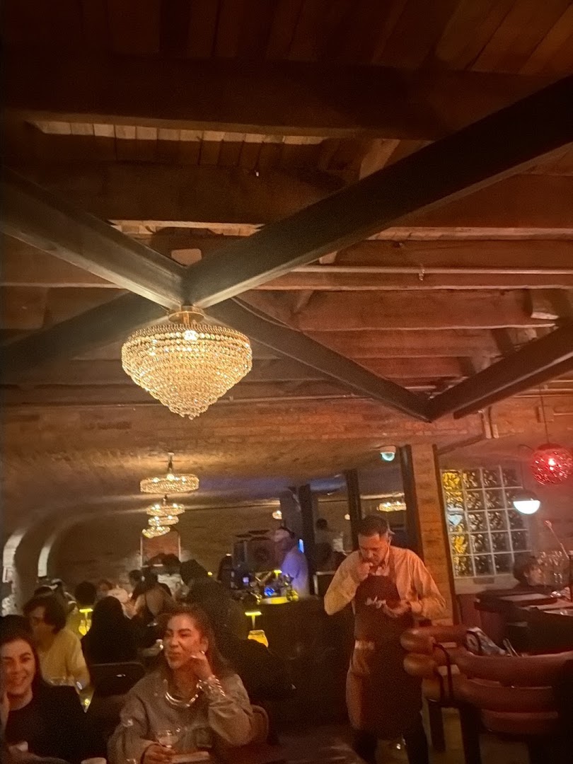 Beluga Hifi: authentic bar atmosphere well