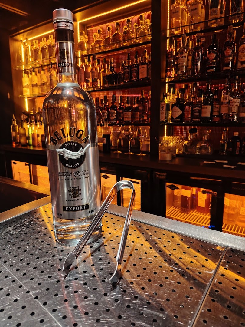 Beluga Hifi: professional shot of bar atmosphere