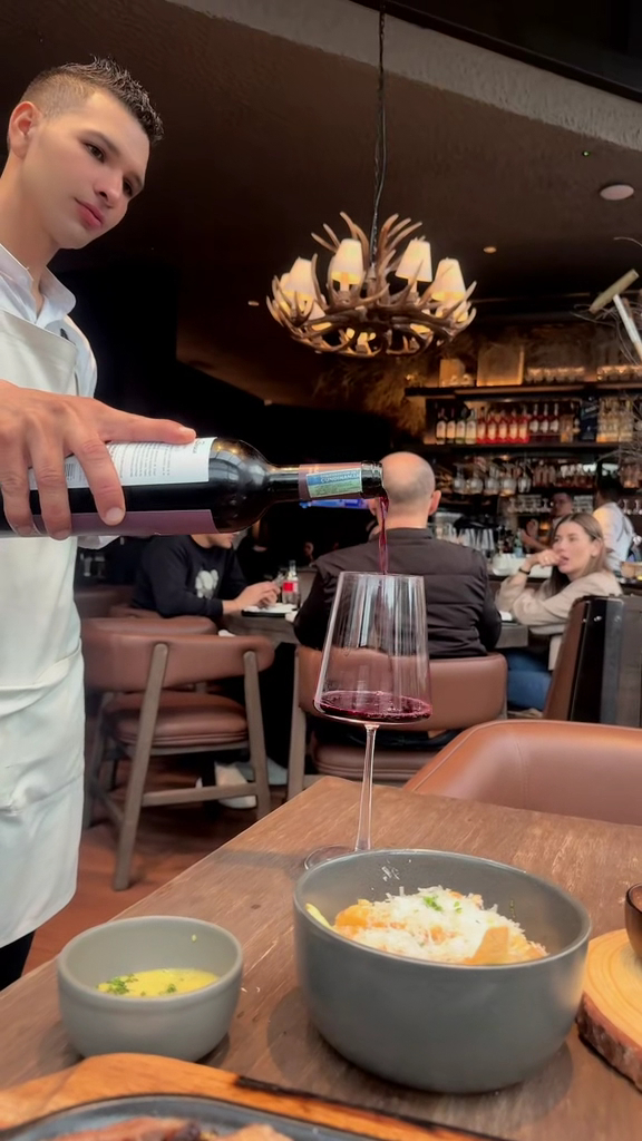 Bottega Enemigo: high quality restaurant atmosphere shot
