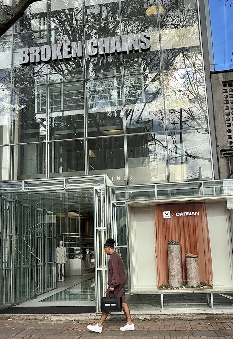 Broken Chains Bogotá Flagship: clear storefront photo of shop