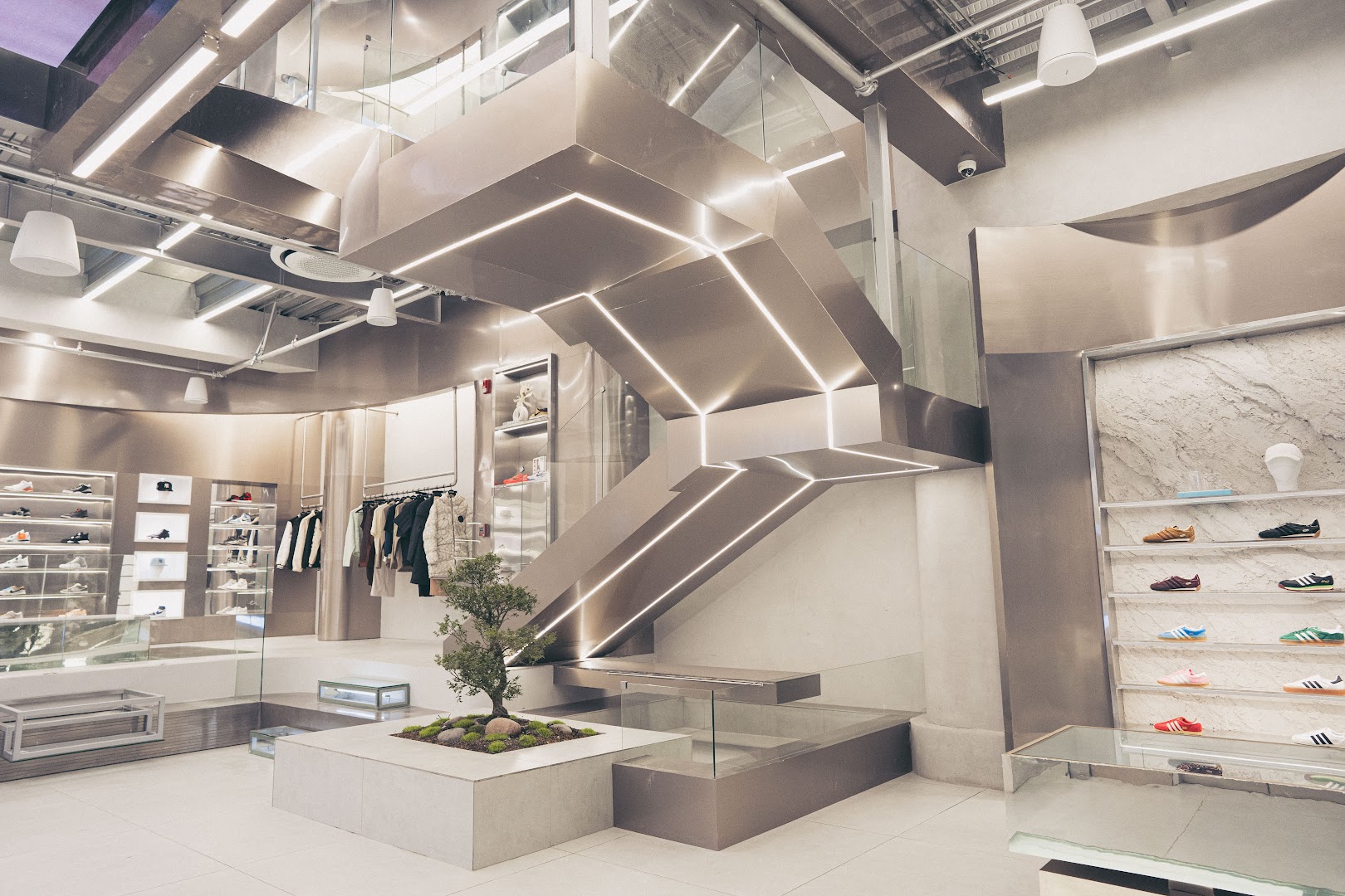 Broken Chains Bogotá Flagship: professional interior shop photography