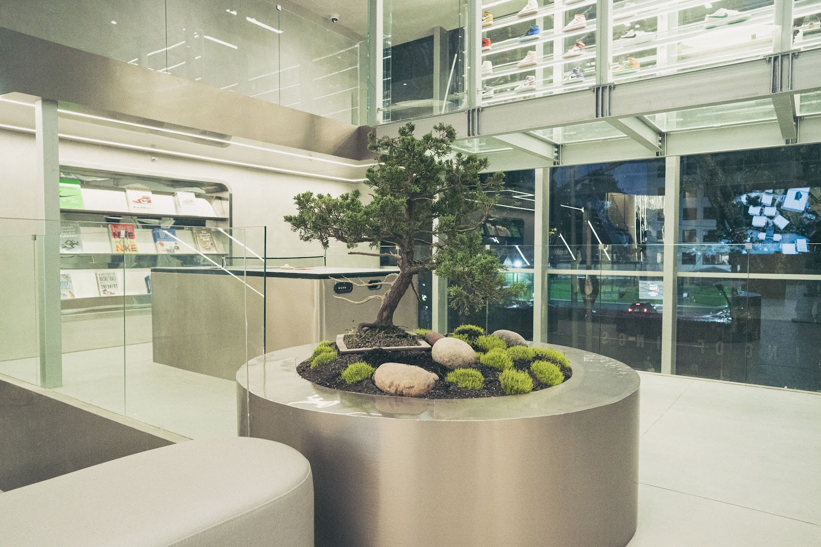 Broken Chains Bogotá Flagship: high quality interior shop photo