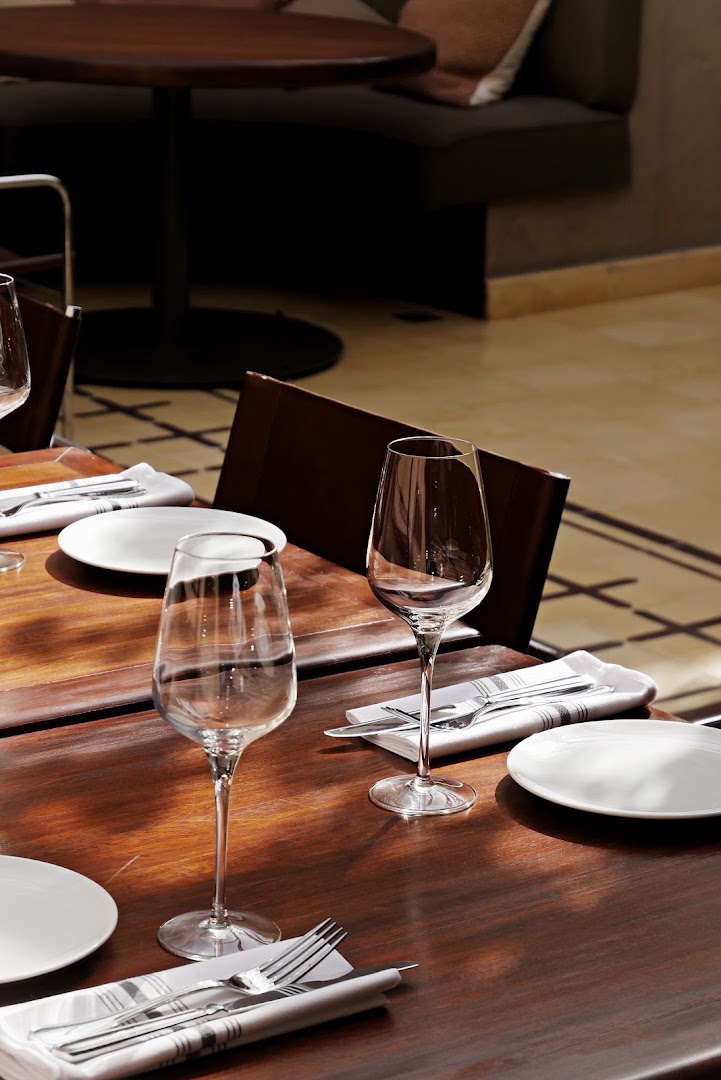 Café del Este: professional and inviting table setting