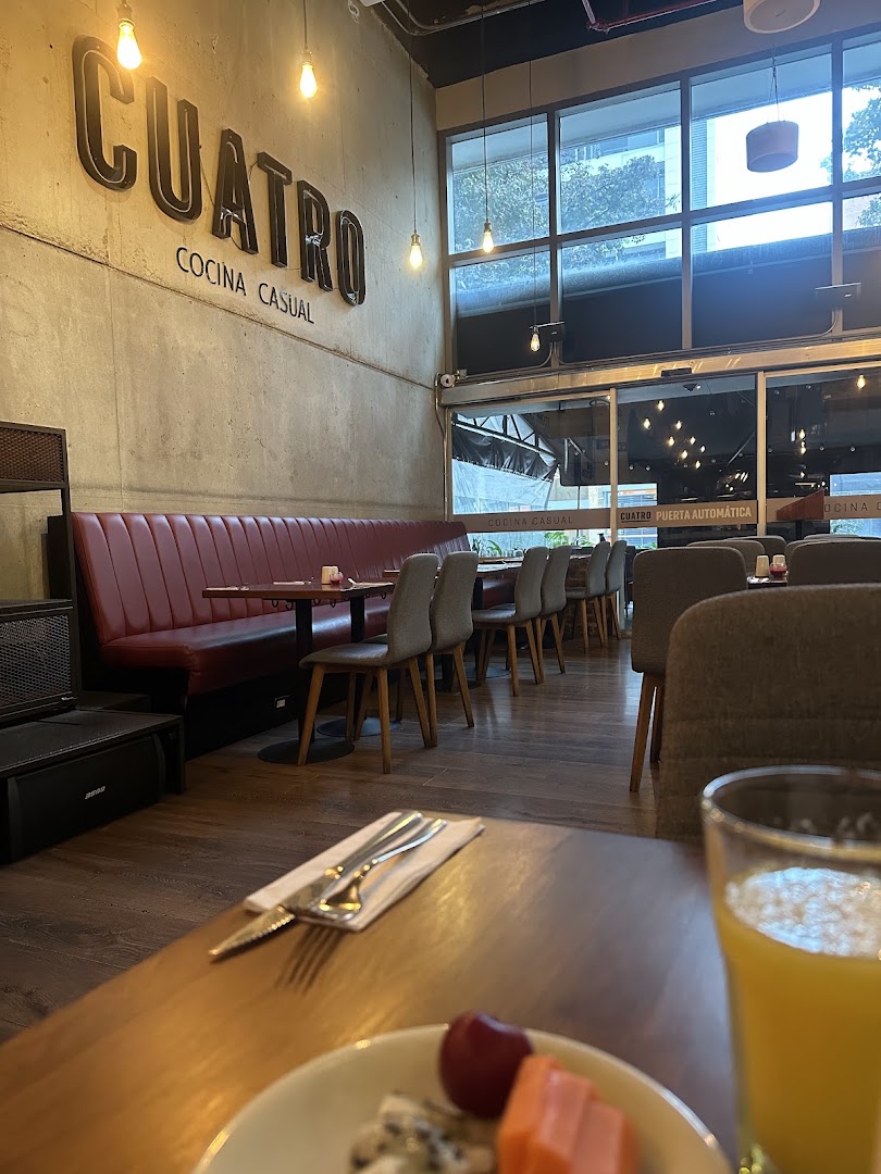 Cuatro Cocina Casual: inviting interior and atmosphere