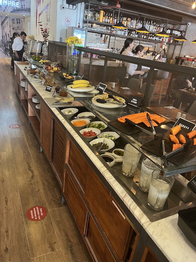 Cuatro Cocina Casual: appetizing breakfast buffet display