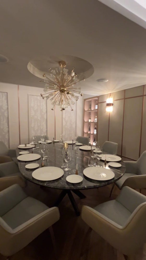 Dolores: professional interior dining room shot