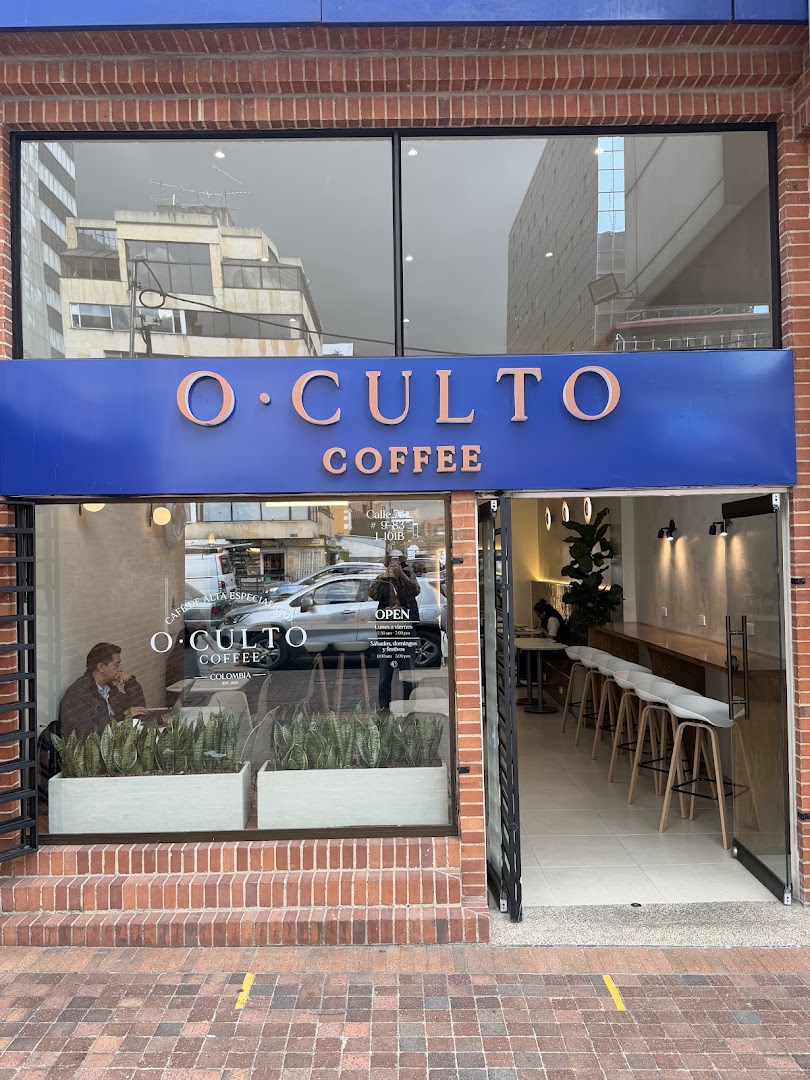 O·CULTO Coffee: clear, professional storefront photo