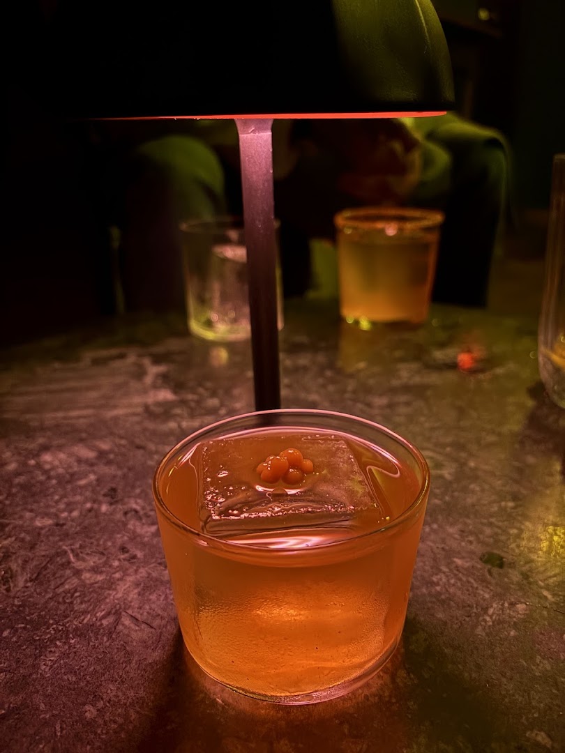 Petit Comité: appealing, high-quality cocktail shot