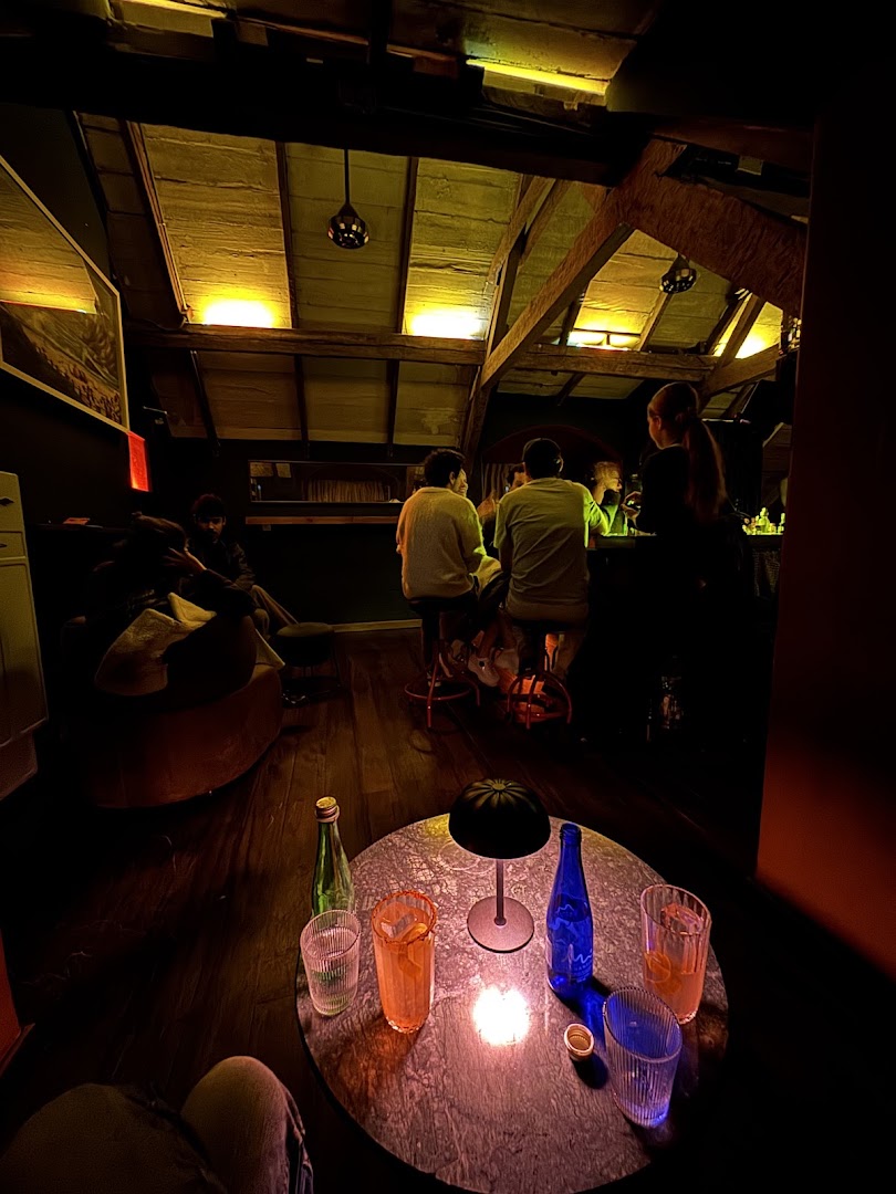 Petit Comité: bar's cozy atmosphere