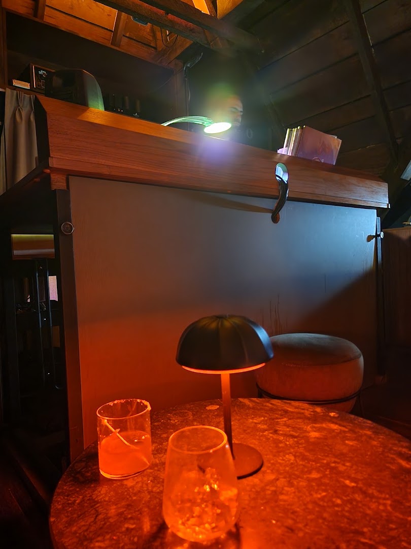 Petit Comité: atmospheric shot of bar interior