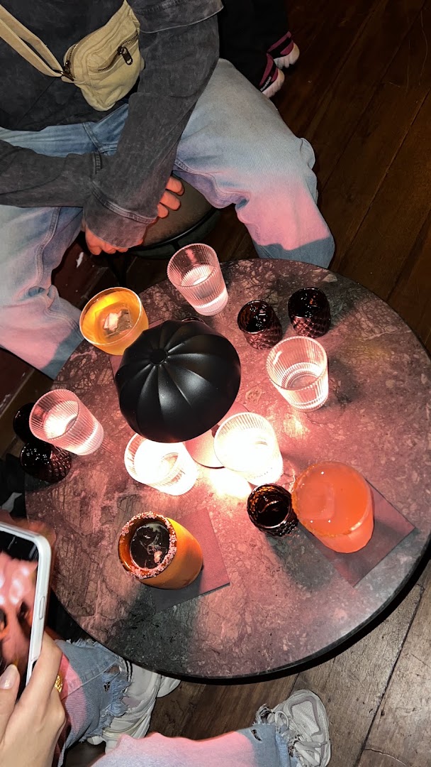 Petit Comité: drinks and bar atmosphere