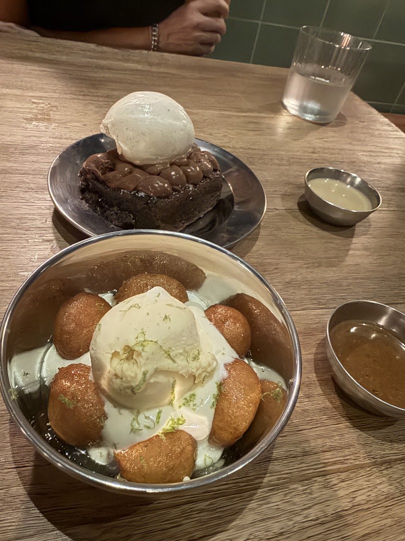 Ruda: appetizing photo of bar desserts