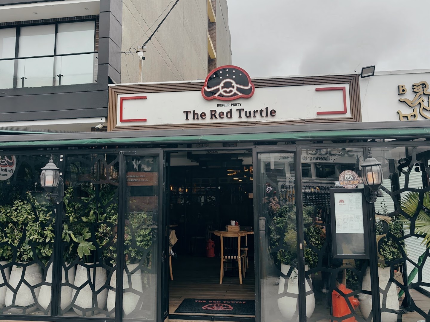 The Red Turtle: clear exterior shot of restaurant