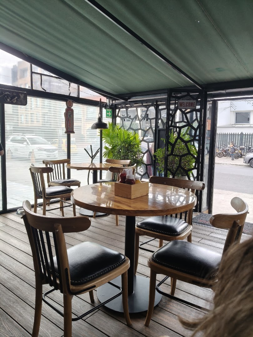 The Red Turtle: clear, inviting restaurant interior shot