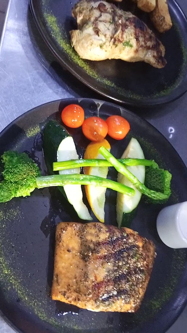 El Correo y Amada: appetizing photo of plated food
