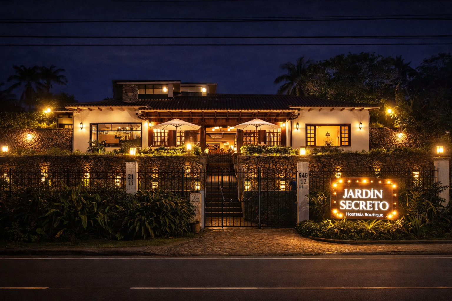 Jardín Secreto: beautiful professional exterior night shot