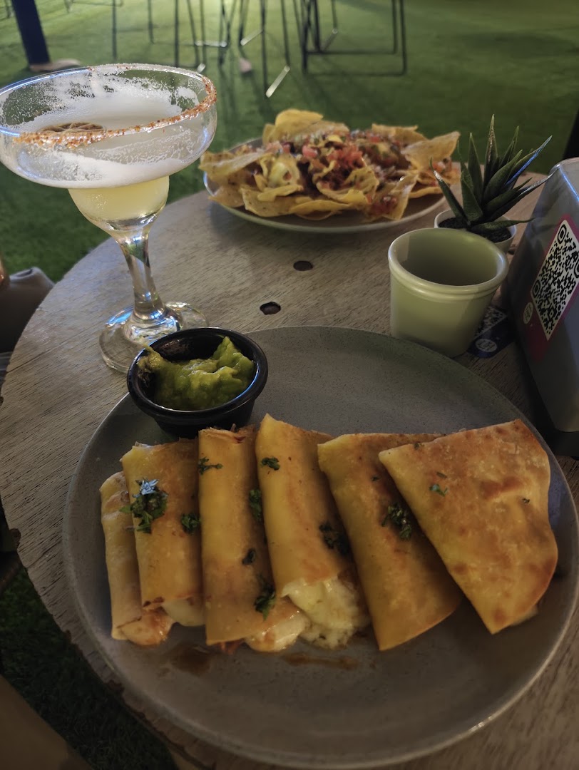 Lupe Café Gastrobar: appetizing food and drink photo