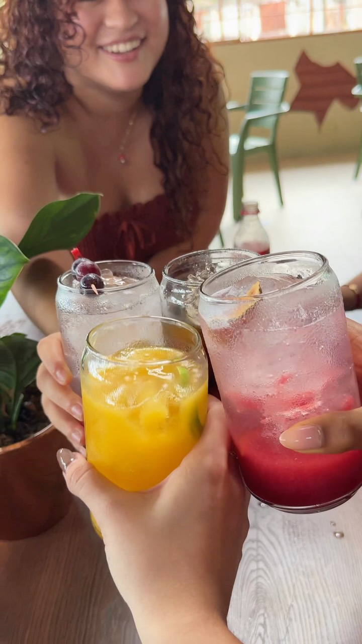 Origen Nativo: appealing photo of drinks cheers
