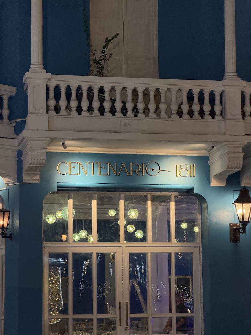 Centenario Restaurant Bar: attractive exterior shot of venue