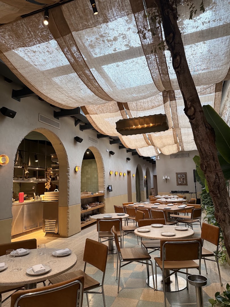 El Curato: attractive, high-quality interior shot
