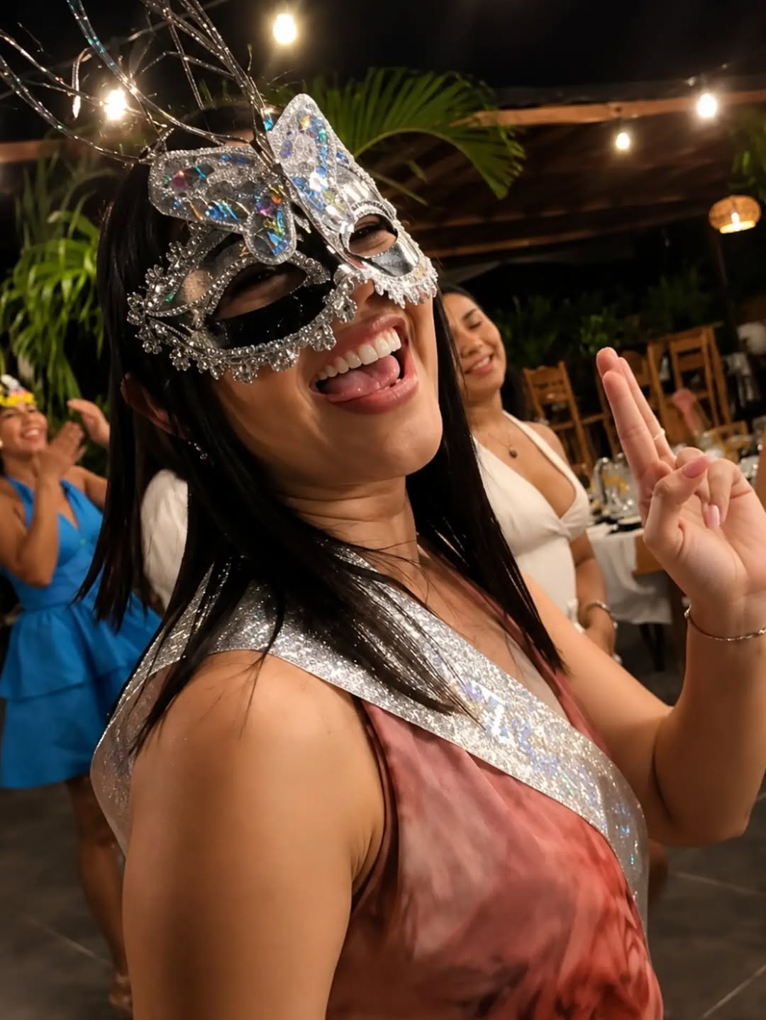 Miralto Rooftop: lively restaurant atmosphere