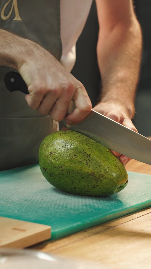 Nía Bakery: professional food preparation shot