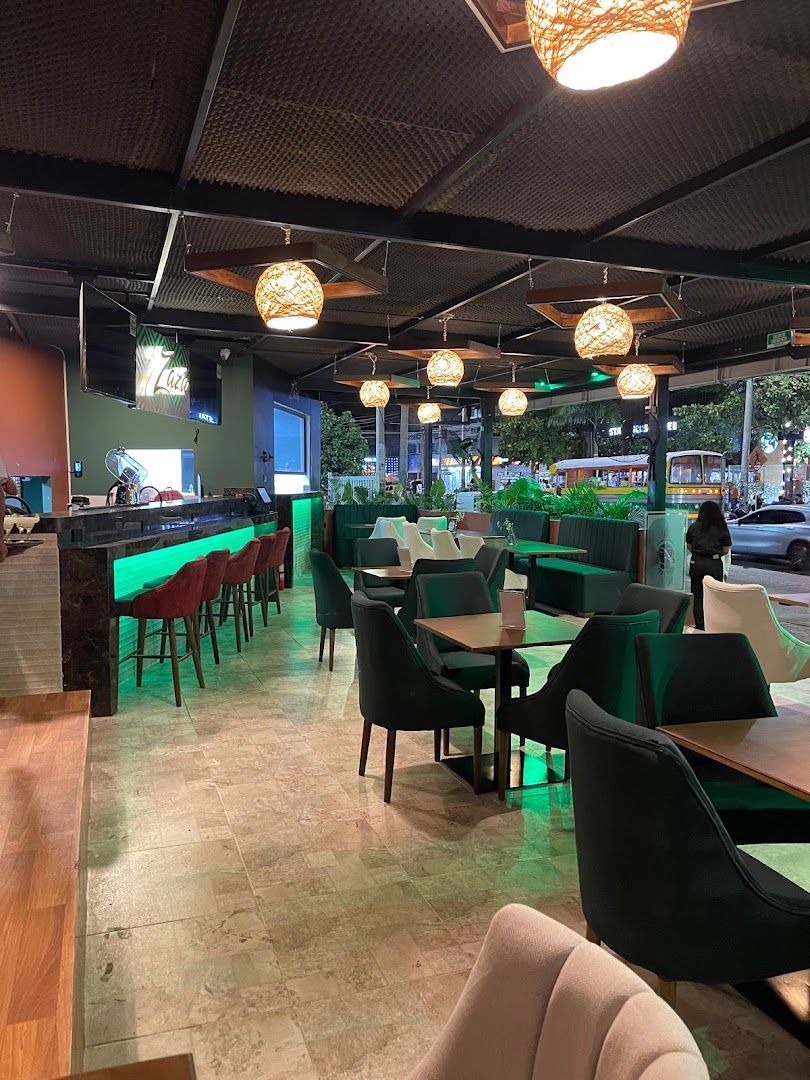 Zazá Bar: clear, inviting interior atmosphere