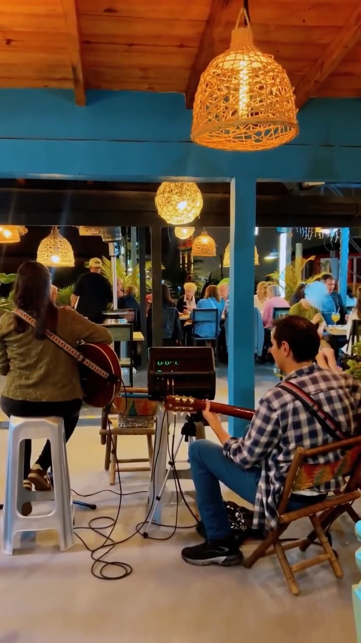 Folklore Restobar: lively restaurant atmosphere well