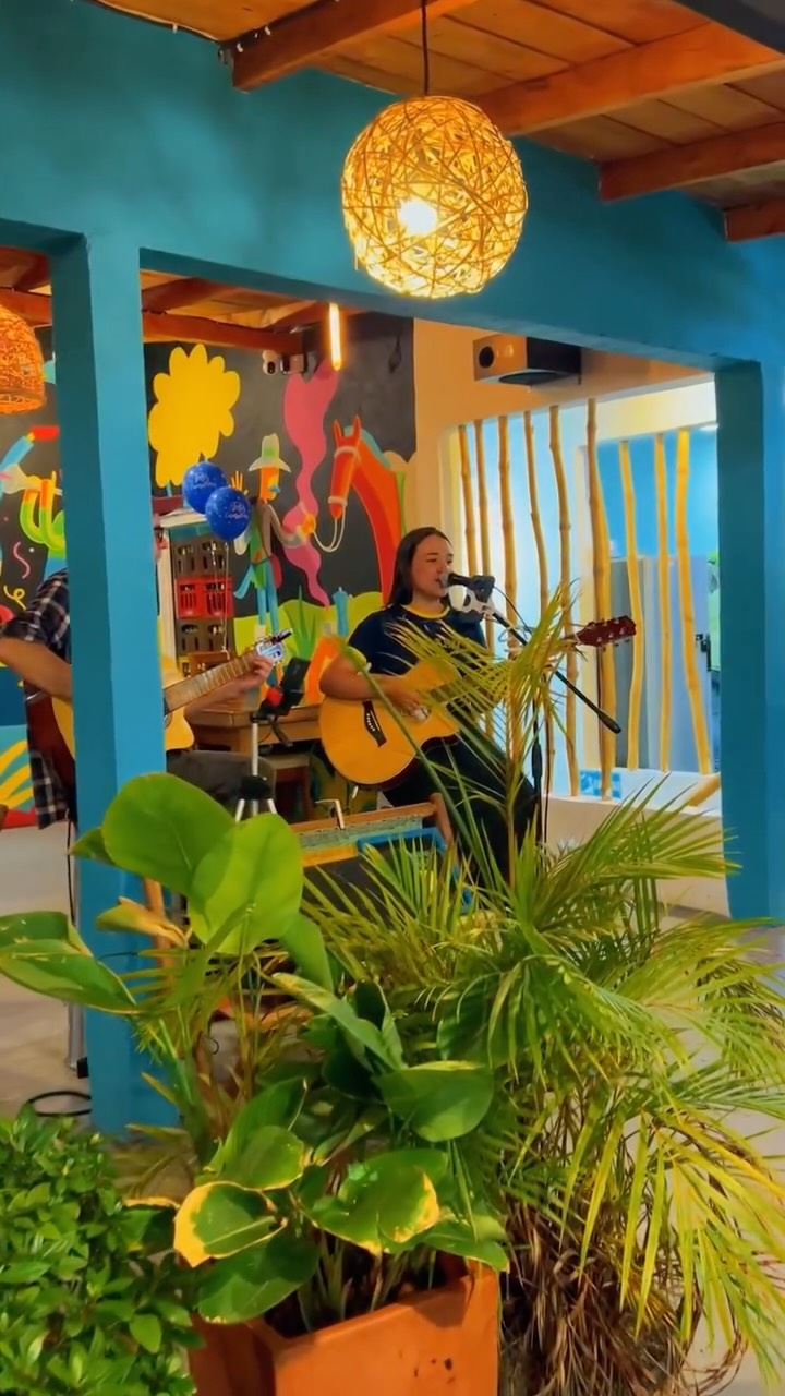 Folklore Restobar: vibrant atmosphere and entertainment