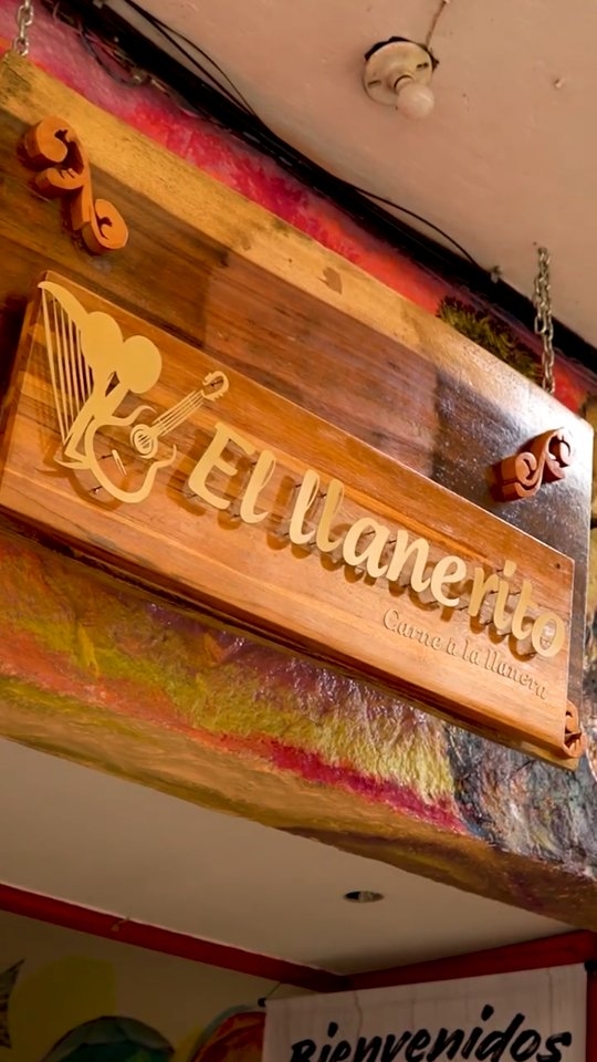 Llanerito Guatapé: clear signage identifies the venue