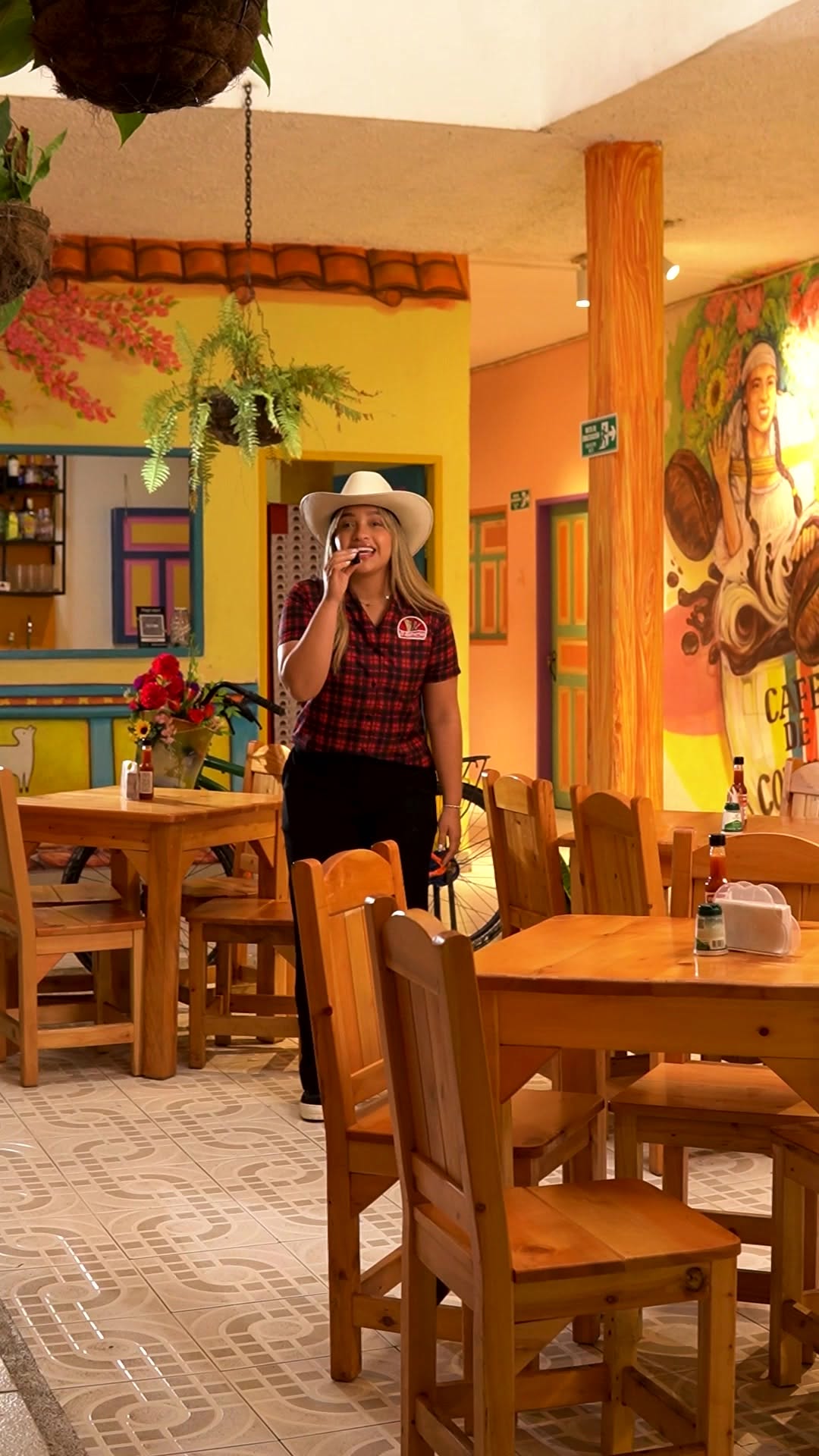 Llanerito Guatapé: welcoming restaurant atmosphere