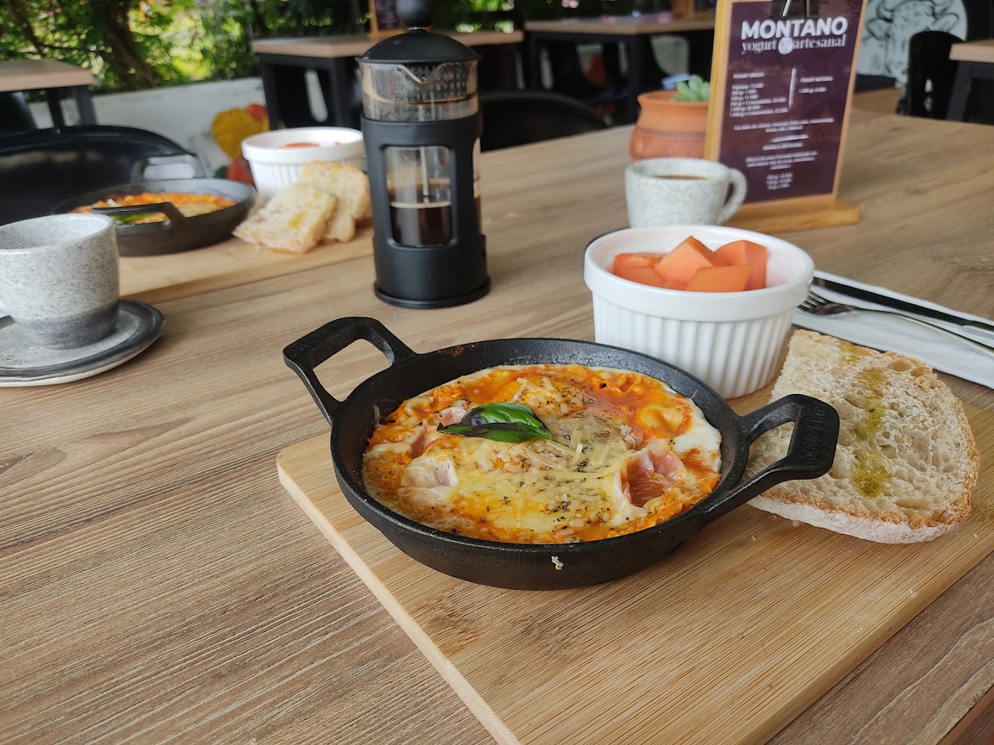 Montano: appetizing breakfast food photo