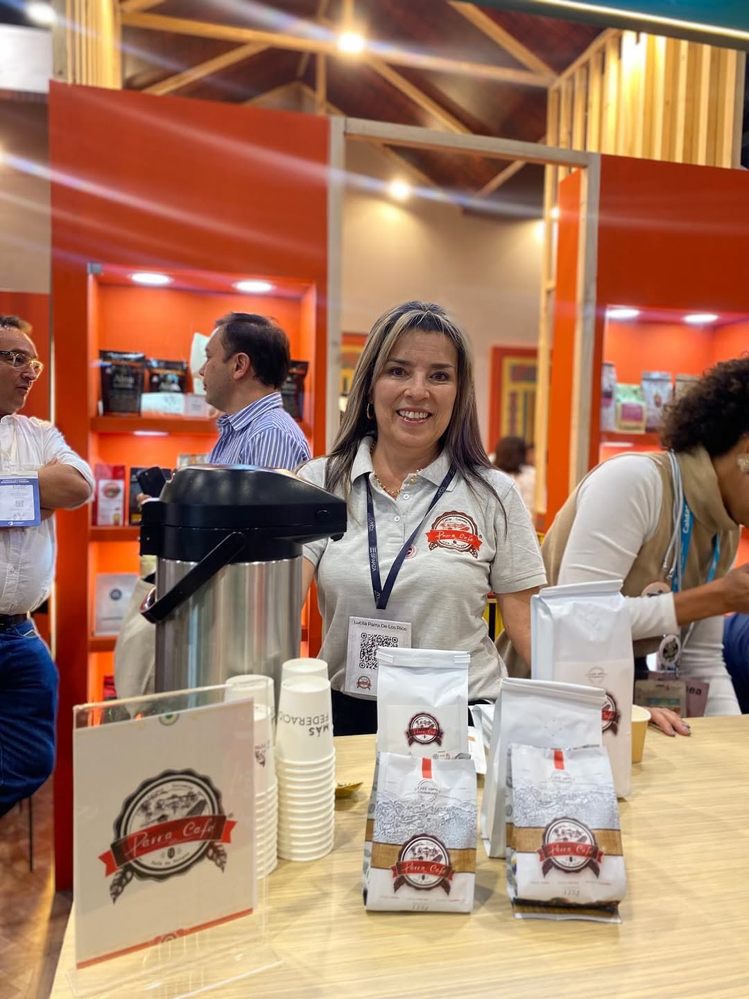 La Parra Café: professional staff and product display