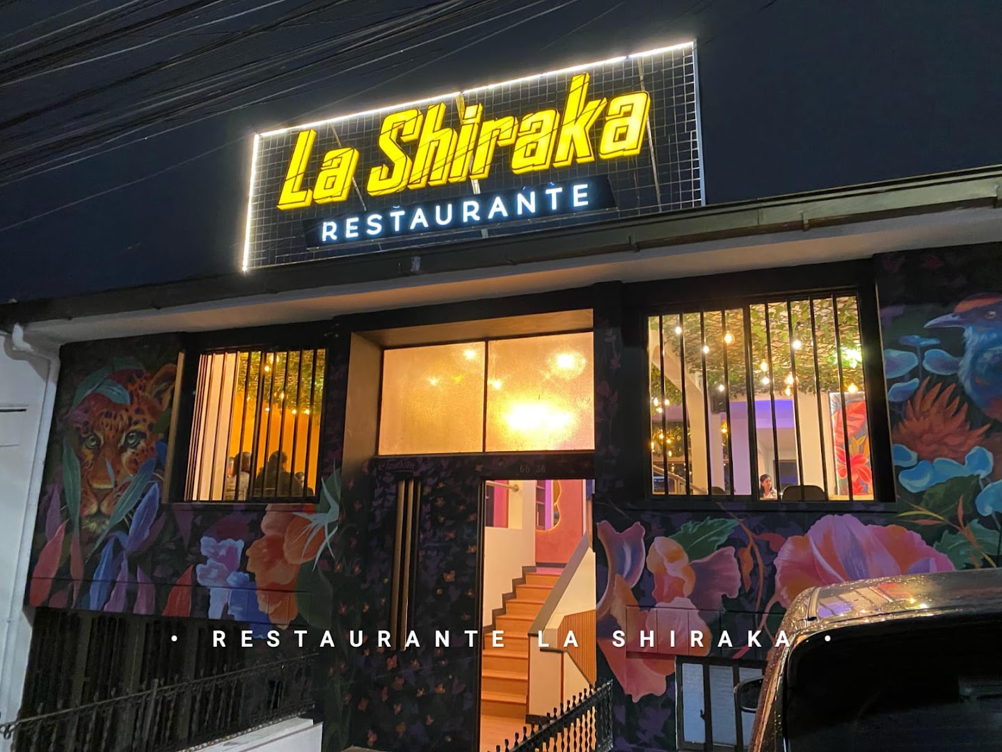 La Shiraka: attractive exterior shot at night