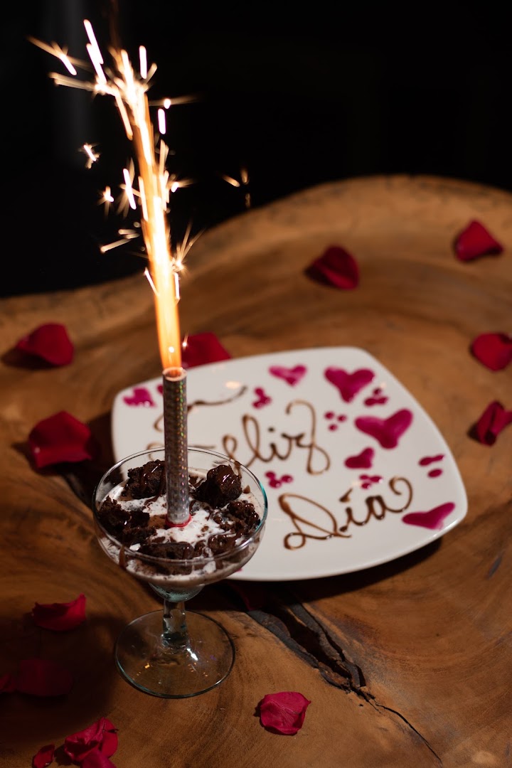 La Shiraka: appealing dessert presentation with sparkler