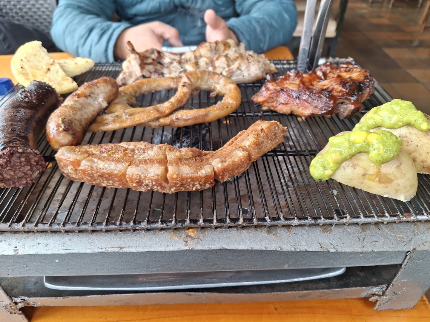Los Arrieros: appetizing photo of grilled food