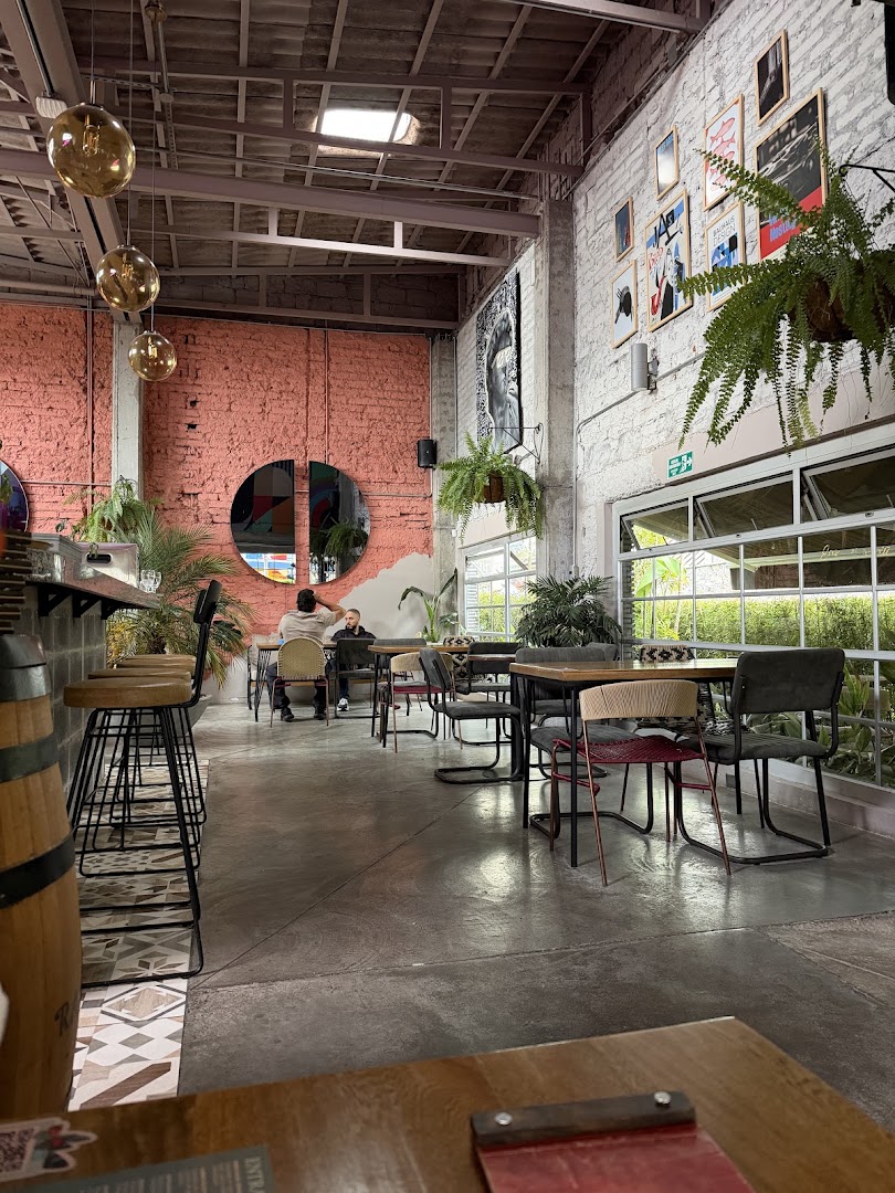 Somos Rosso: clear, inviting interior atmosphere shot