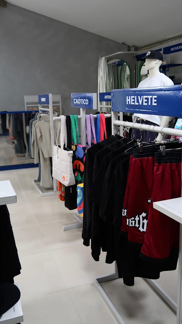 Asterisko Concept Store: clear display of shop products