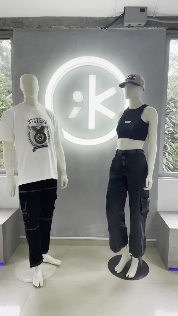 Asterisko Concept Store: clear display of shop products